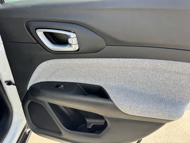 Used 2022 Jeep Compass Latitude image 9