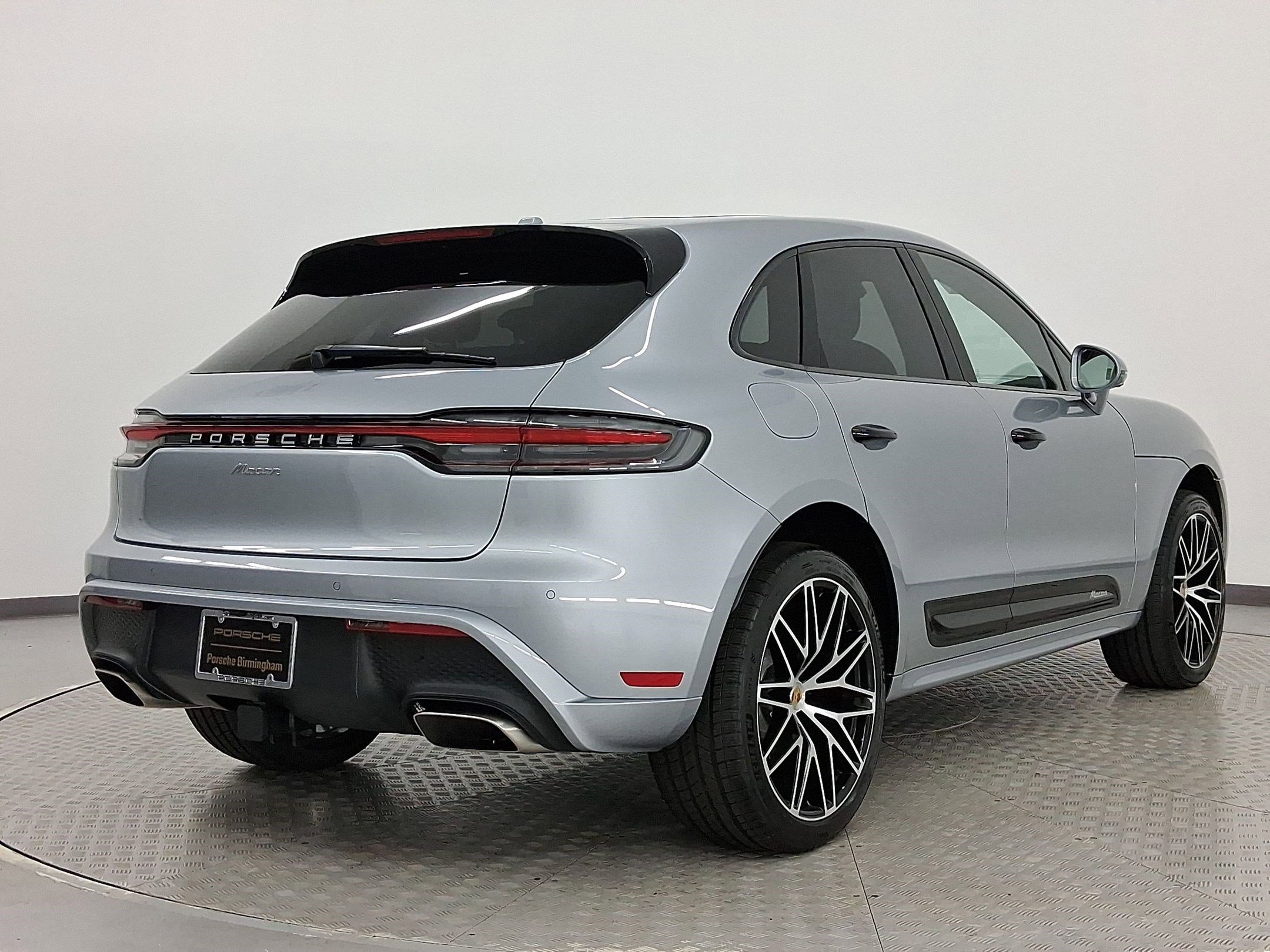 Used 2026 Porsche Macan image 9