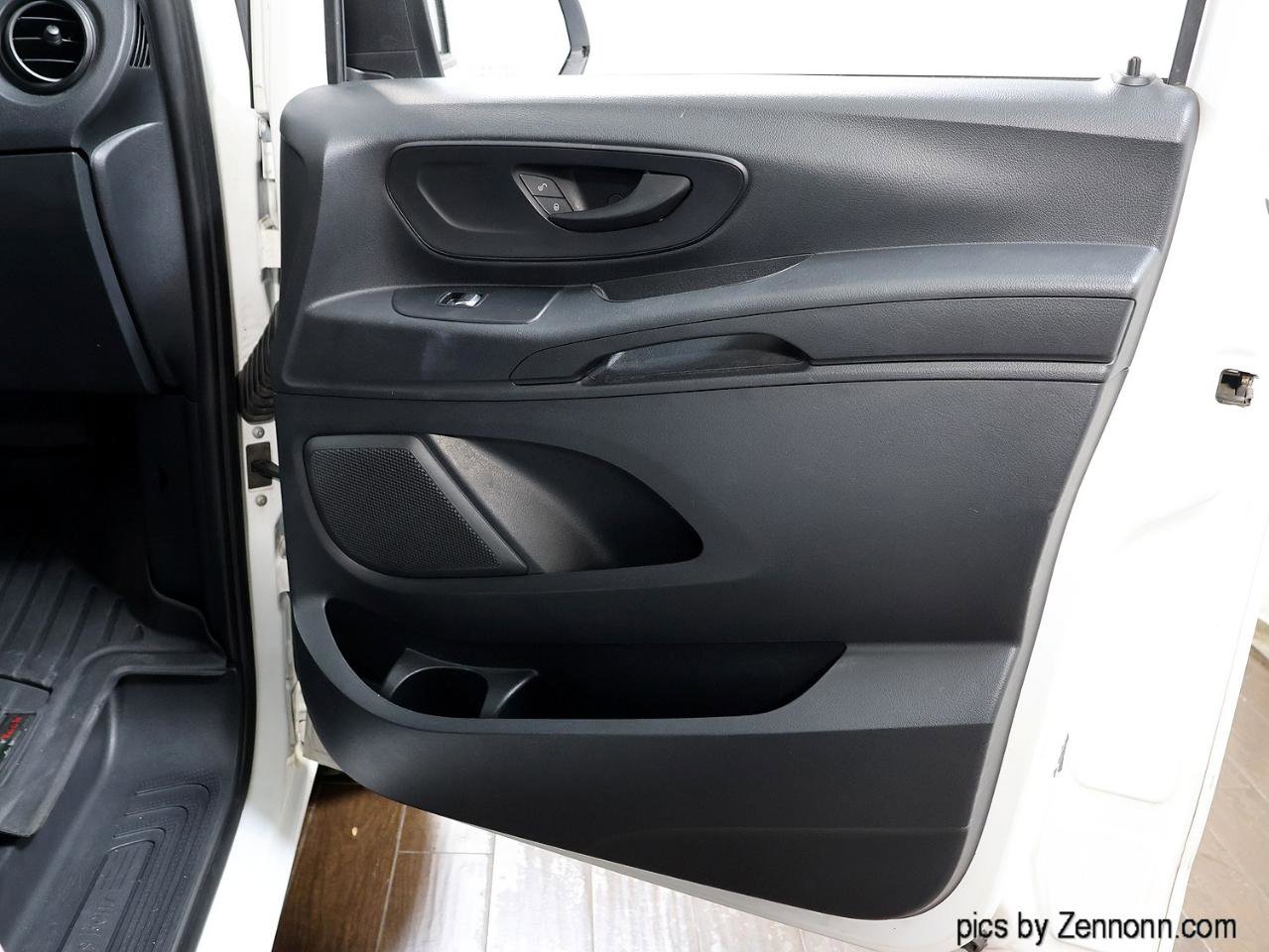 Used 2017 Mercedes-Benz Metris Passenger image 23