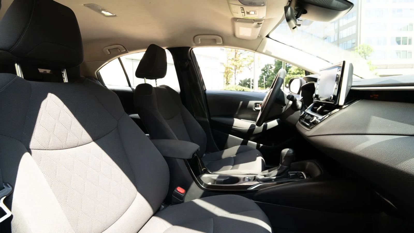 Used 2021 Toyota Corolla LE FWD image 11