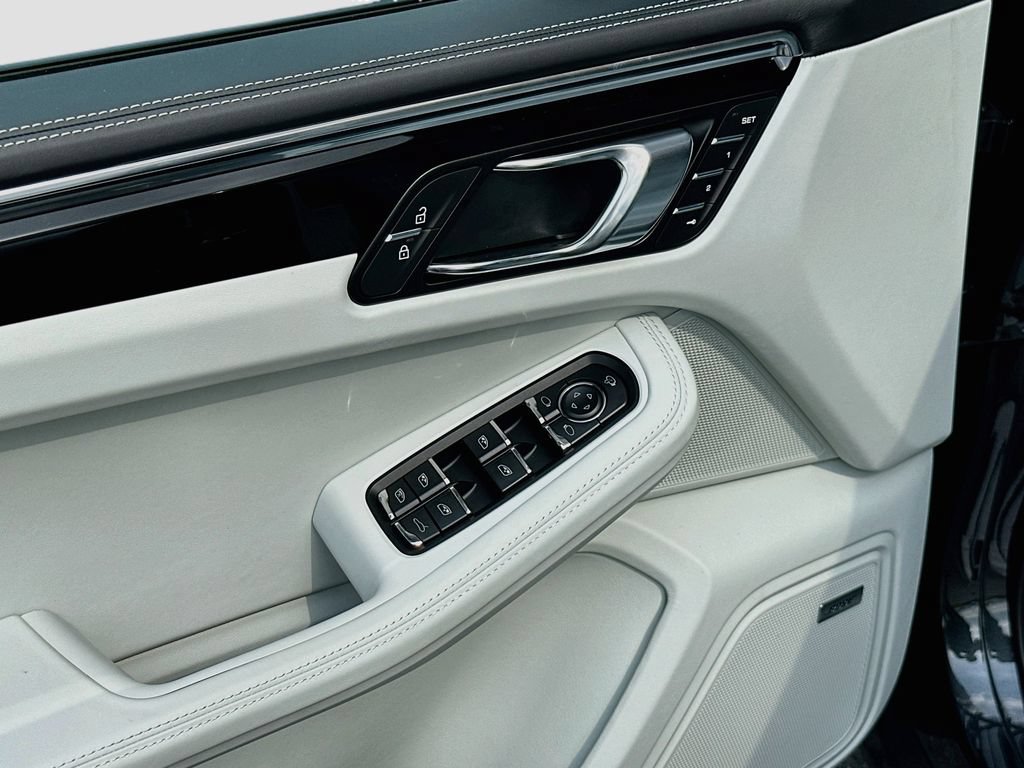 New 2026 Porsche Macan AWD/4WD image 20