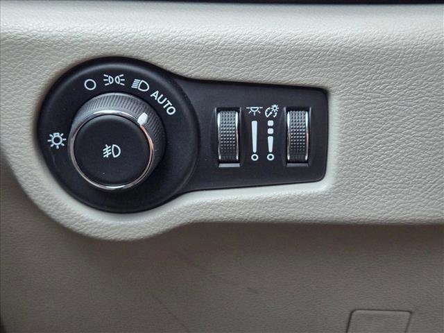 Used 2019 Chrysler Pacifica Touring-L FWD image 13