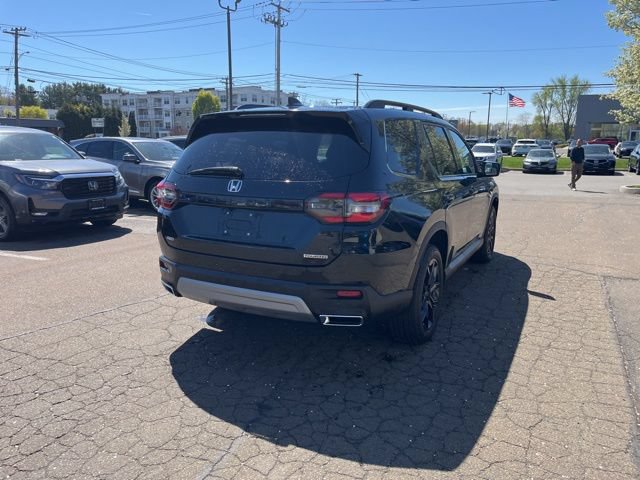 Used 2025 Honda Pilot Touring image 14