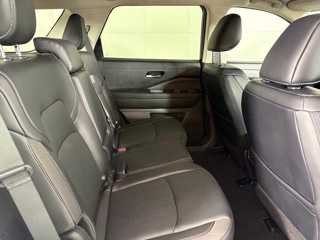 New 2026 Nissan Pathfinder SL FWD image 17