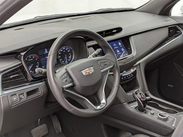 Certified 2025 Cadillac XT6 Luxury AWD/4WD image 9