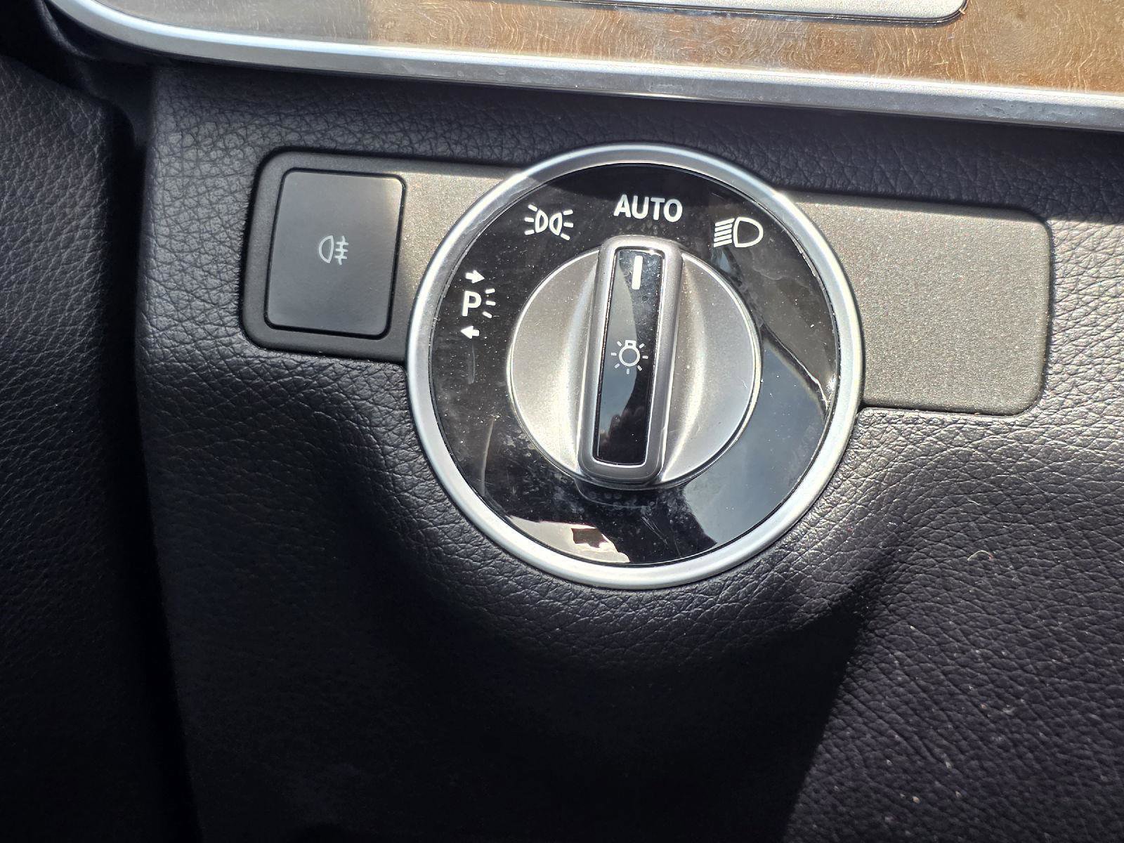 Used 2016 Mercedes-Benz E 350 Sedan w/ Premium Package image 11