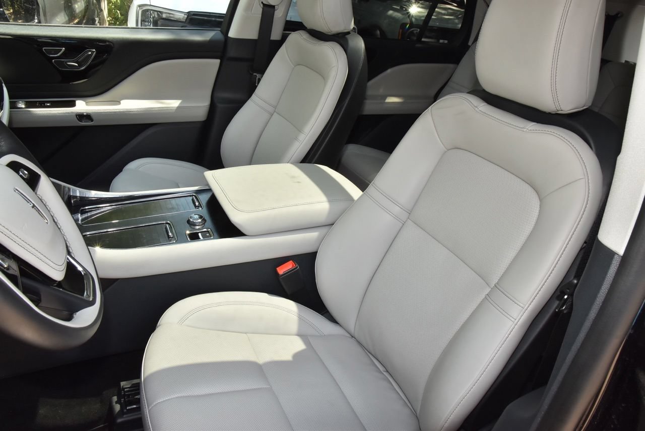 Certified 2026 Lincoln Aviator AWD image 34