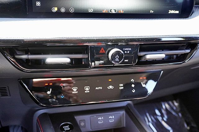 New 2026 Nissan Kicks SR w/ Cold Weather Package FWD image 37