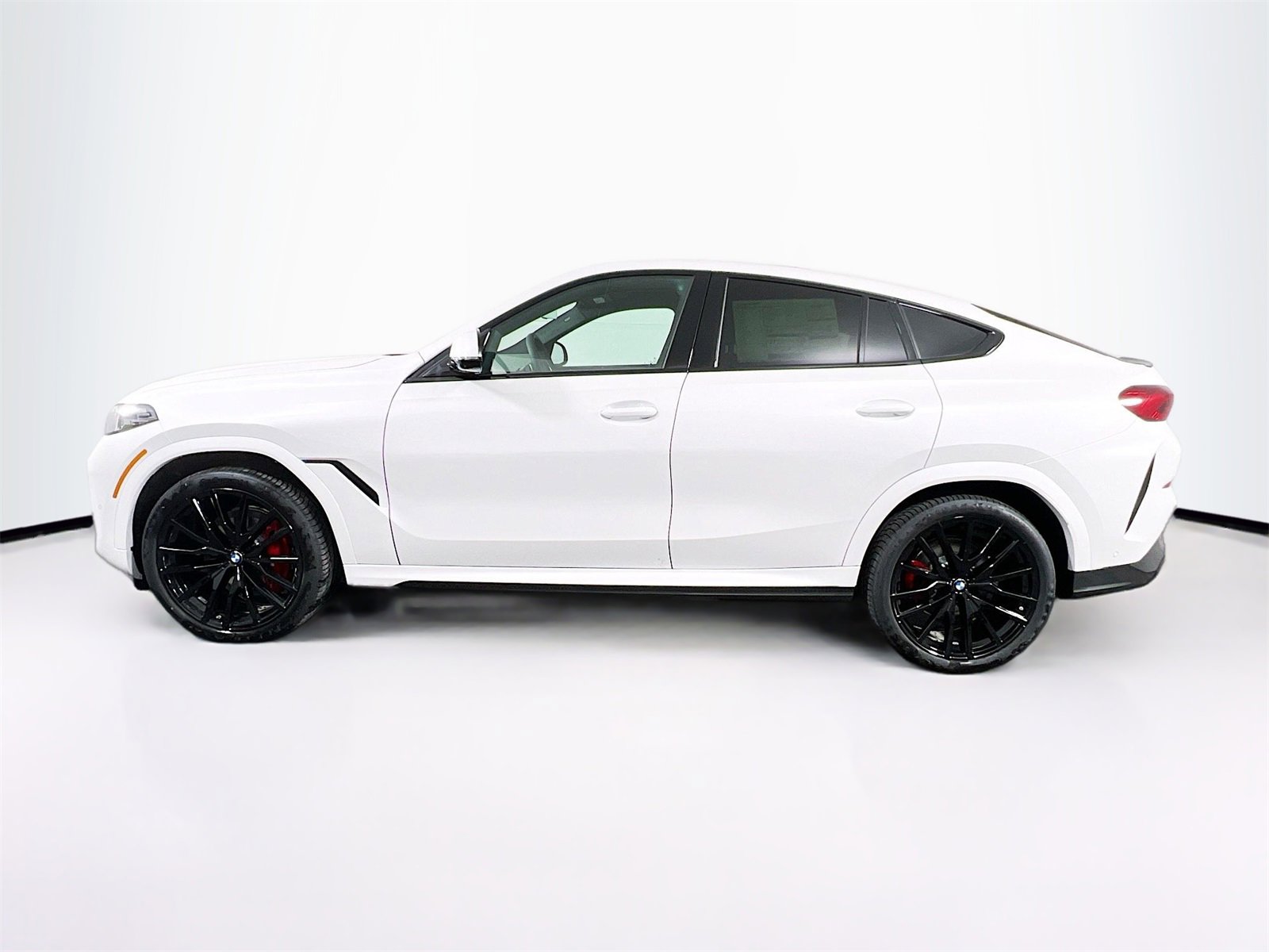 New 2026 BMW X6 xDrive40i w/ Climate Comfort Package image 4