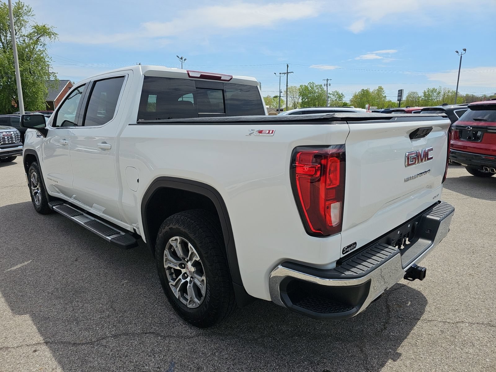 Used 2023 GMC Sierra 1500 SLE w/ Preferred Package AWD/4WD image 5