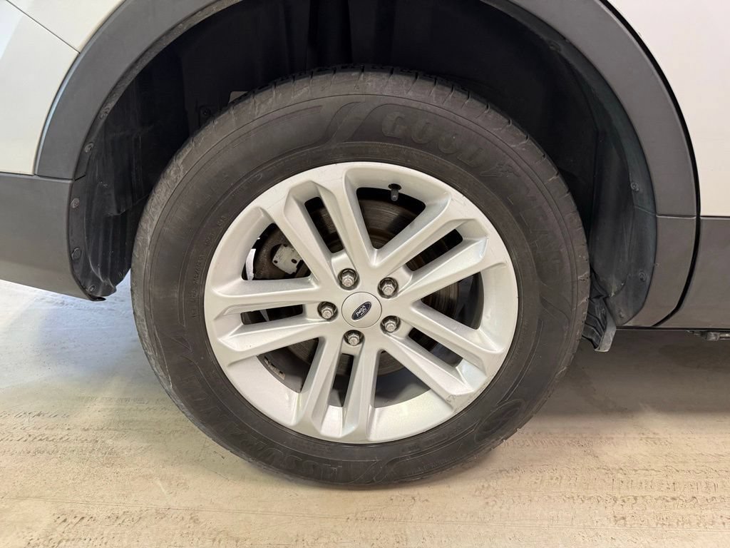Used 2017 Ford Explorer XLT FWD image 11