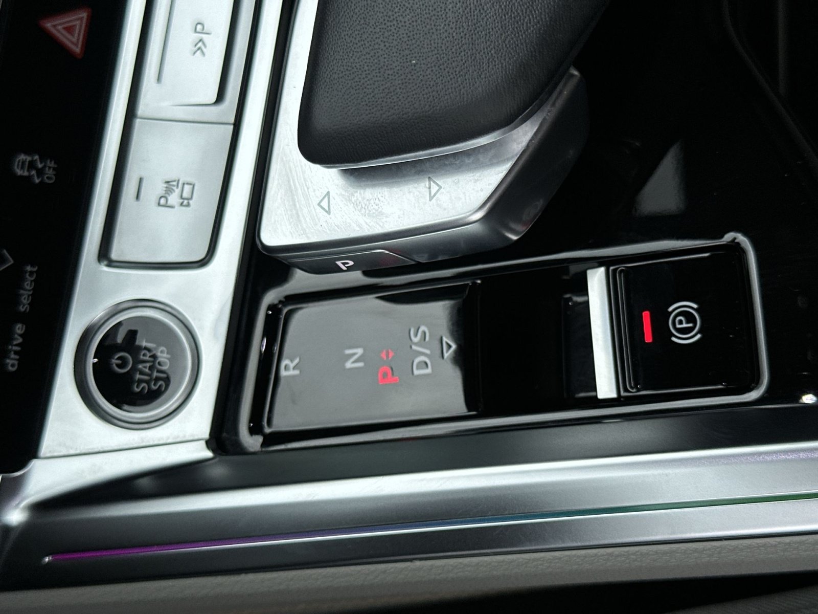 Used 2024 Audi Q8 e-tron Prestige w/ Prestige Package AWD/4WD image 30