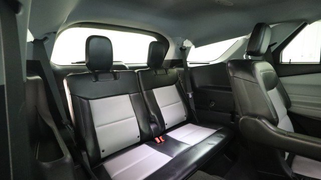 Used 2022 Ford Explorer XLT w/ Equipment Group 202A image 12