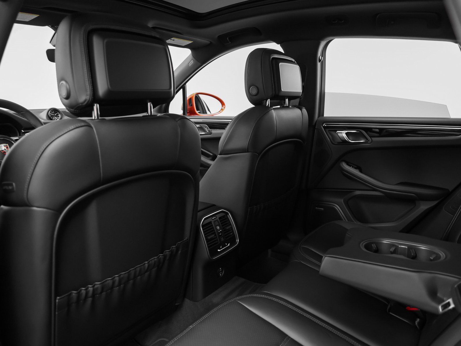 Certified 2025 Porsche Macan image 39