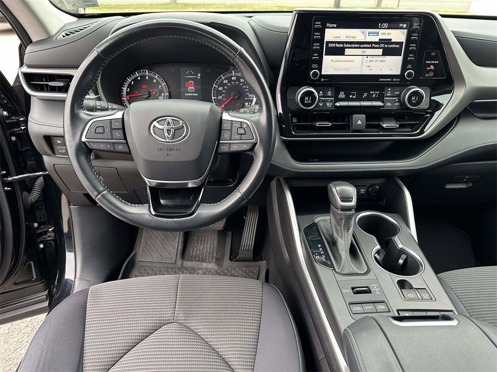 Certified 2021 Toyota Highlander LE image 2