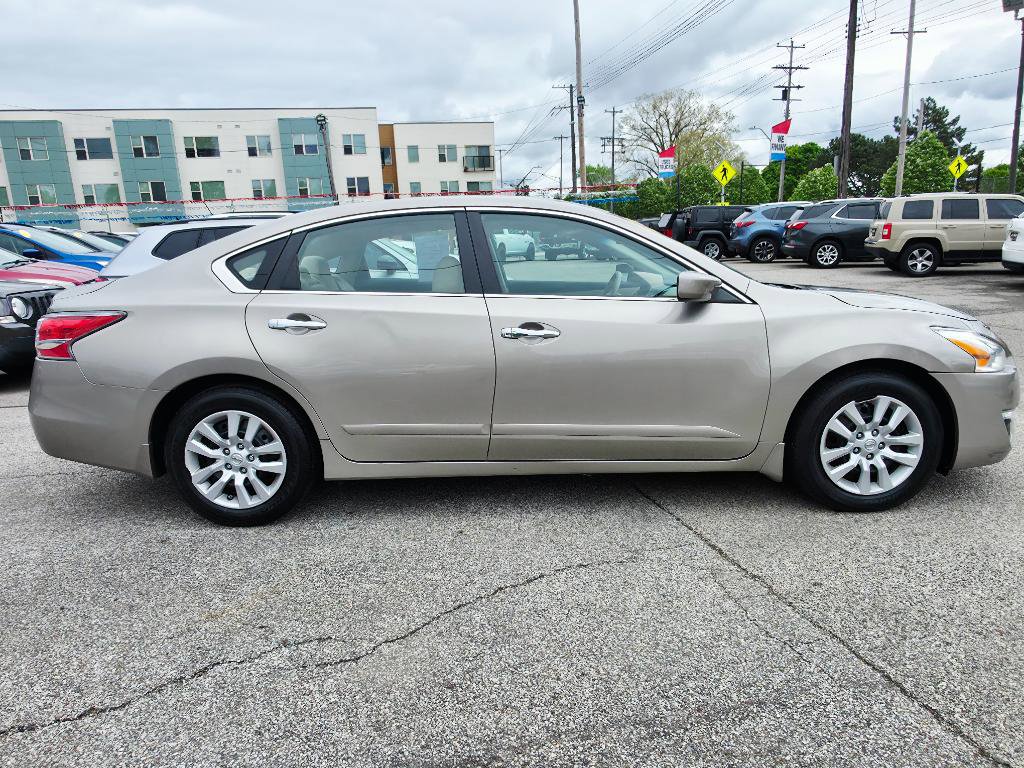 Used 2014 Nissan Altima 2.5 S w/ Display Audio Package FWD image 3