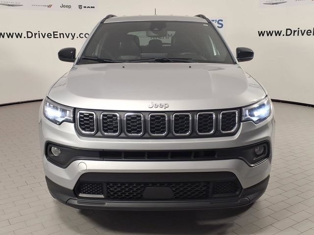 Used 2024 Jeep Compass Latitude AWD/4WD image 2