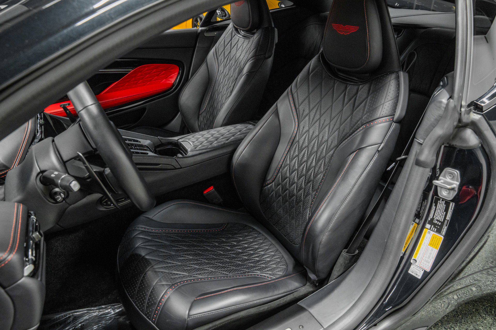 Used 2024 Aston Martin DB12 Coupe image 22