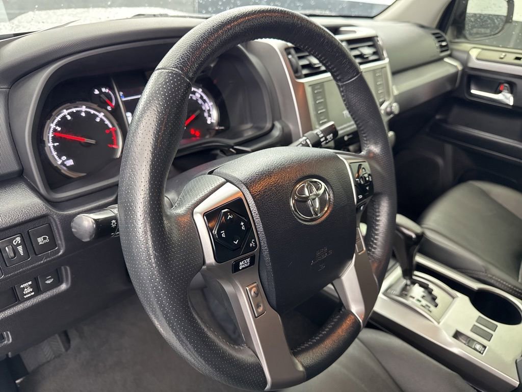 Used 2022 Toyota 4Runner TRD Sport AWD/4WD image 9