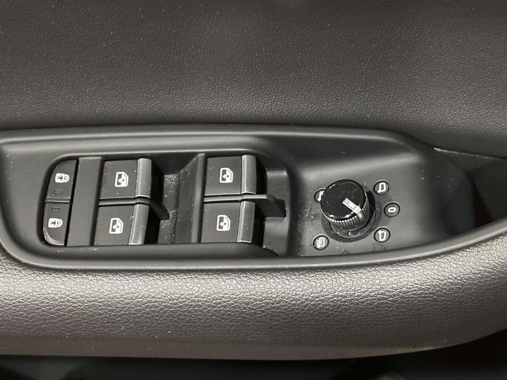 Used 2025 Audi Q8 Premium w/ Convenience Package image 11