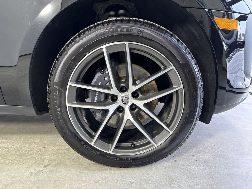 Certified 2025 Porsche Macan image 15