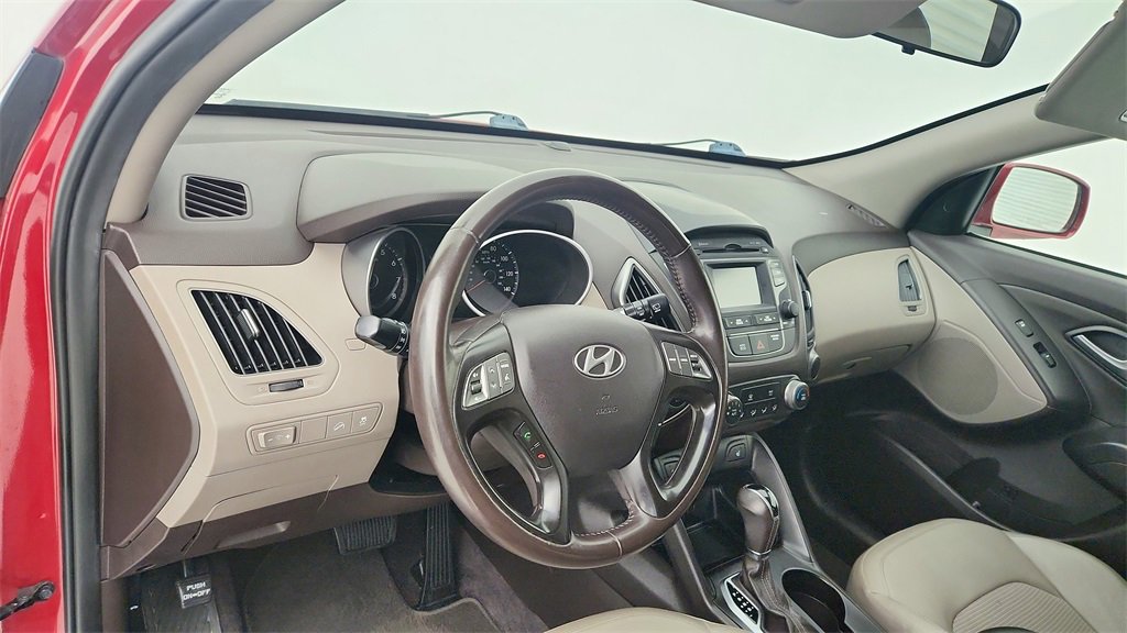 Used 2015 Hyundai Tucson SE image 16