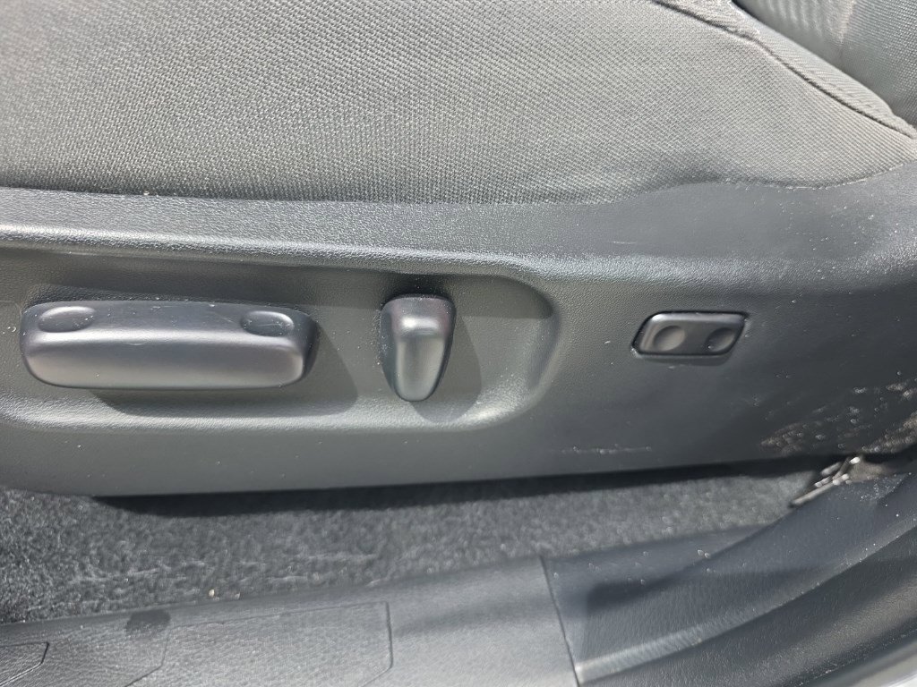 Used 2023 Toyota Tacoma SR5 w/ Technology Package RWD image 17