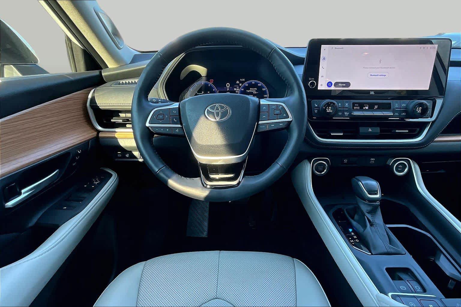 Used 2025 Toyota Grand Highlander AWD image 5