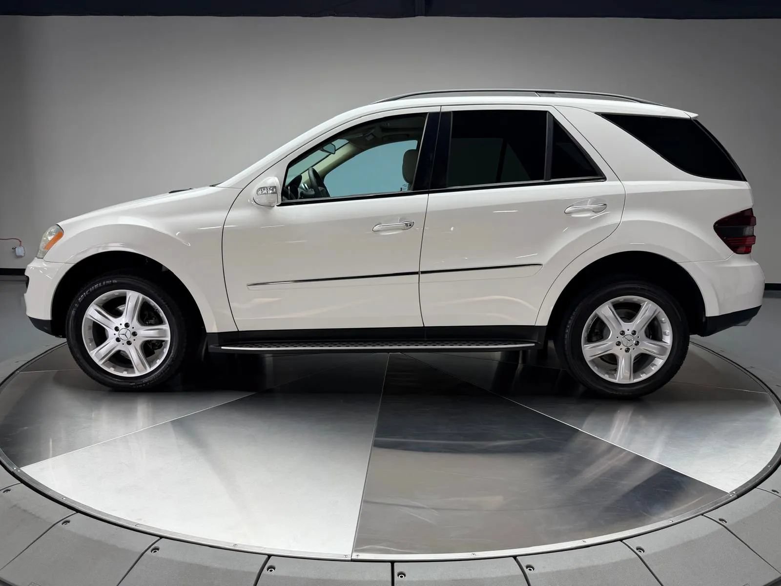 Used 2007 Mercedes-Benz ML 350 4MATIC w/ P2 Pkg image 11