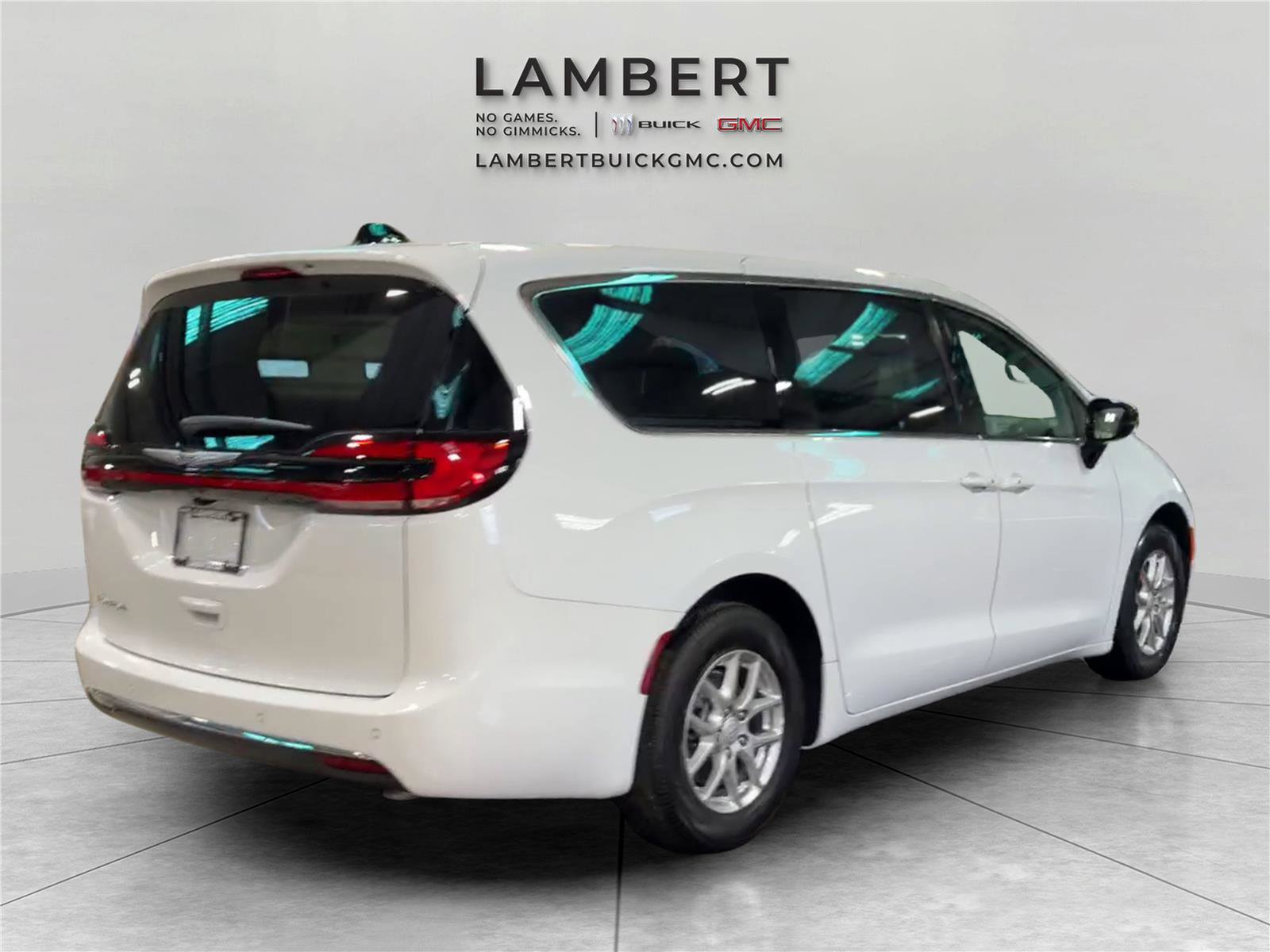 Used 2026 Chrysler Pacifica Select image 6