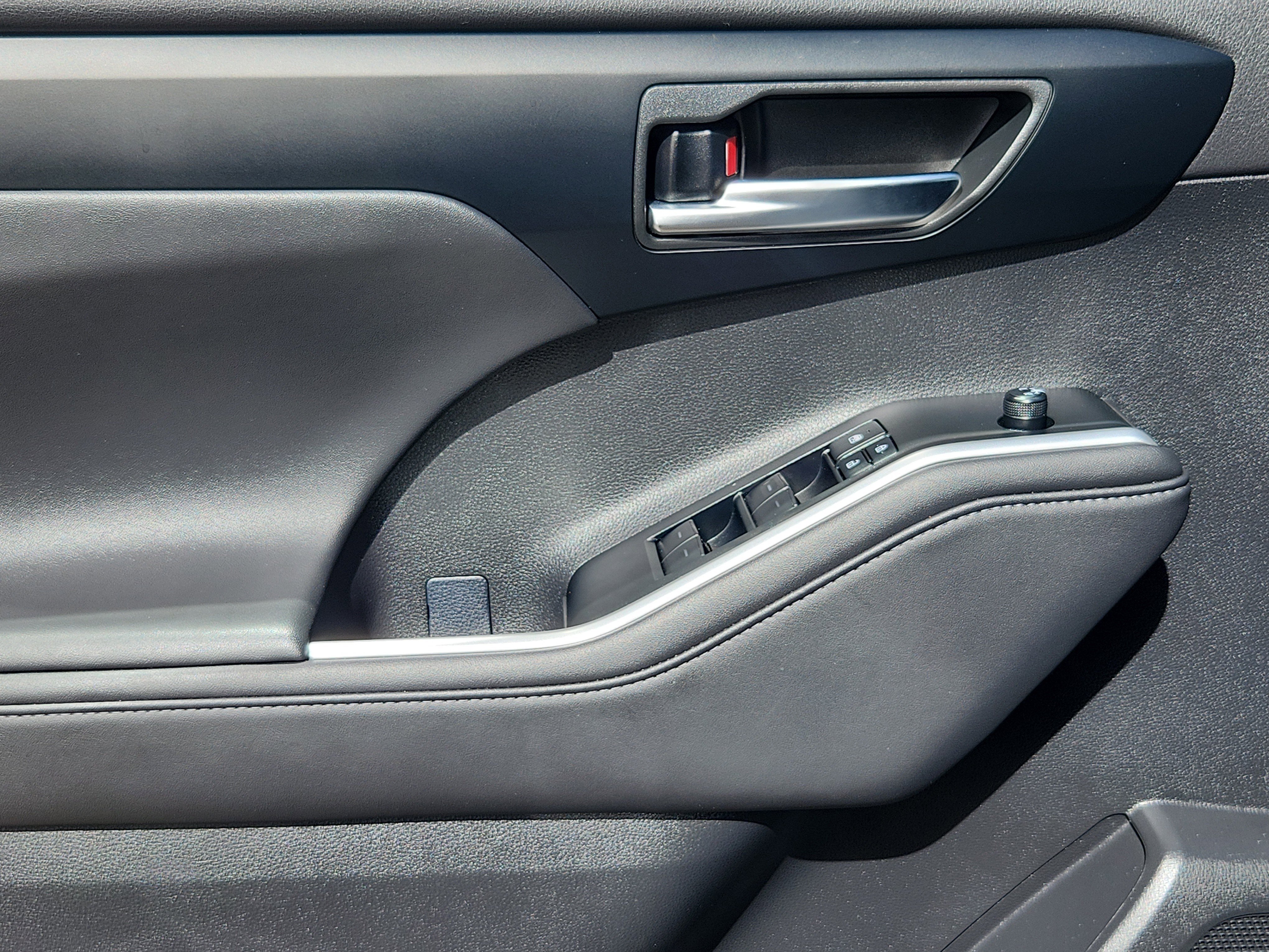 Certified 2025 Toyota Highlander XSE image 6