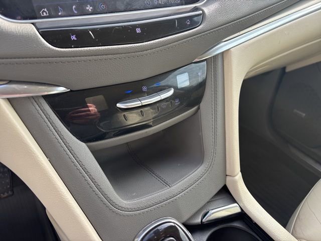 Used 2020 Cadillac XT5 Premium Luxury w/ LPO, Floor Liner Package image 24