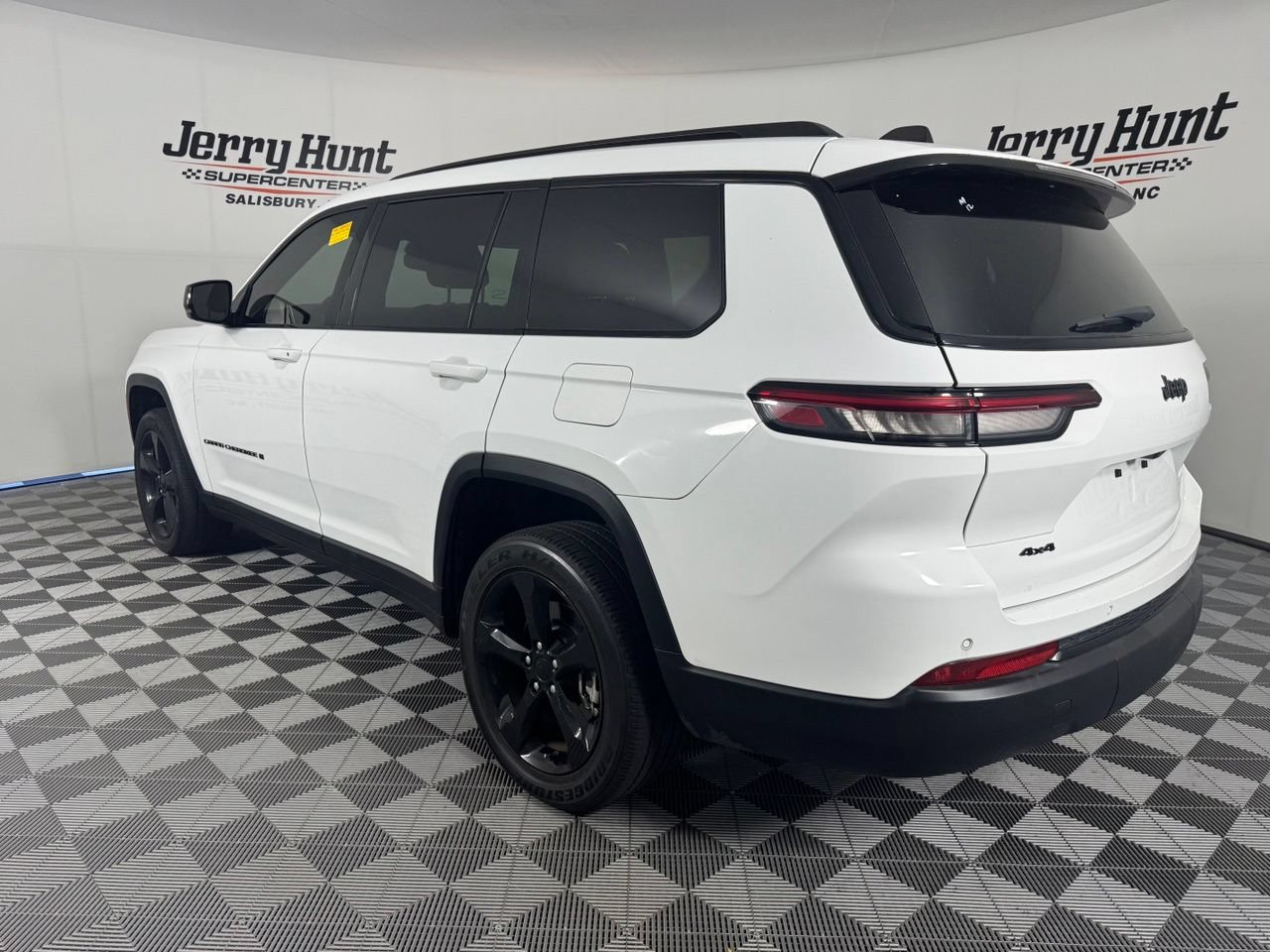 Used 2023 Jeep Grand Cherokee L Laredo AWD/4WD image 9
