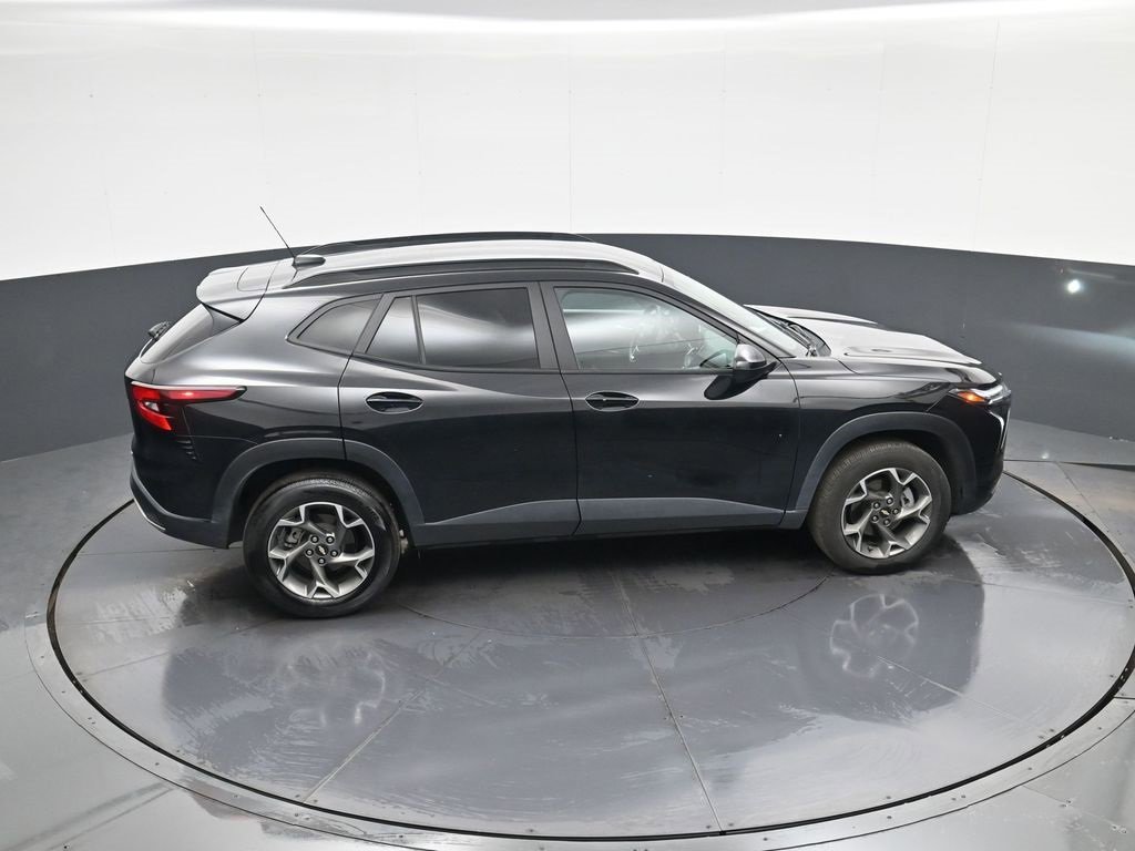 Used 2024 Chevrolet Trax LT w/ LT Convenience Package image 30