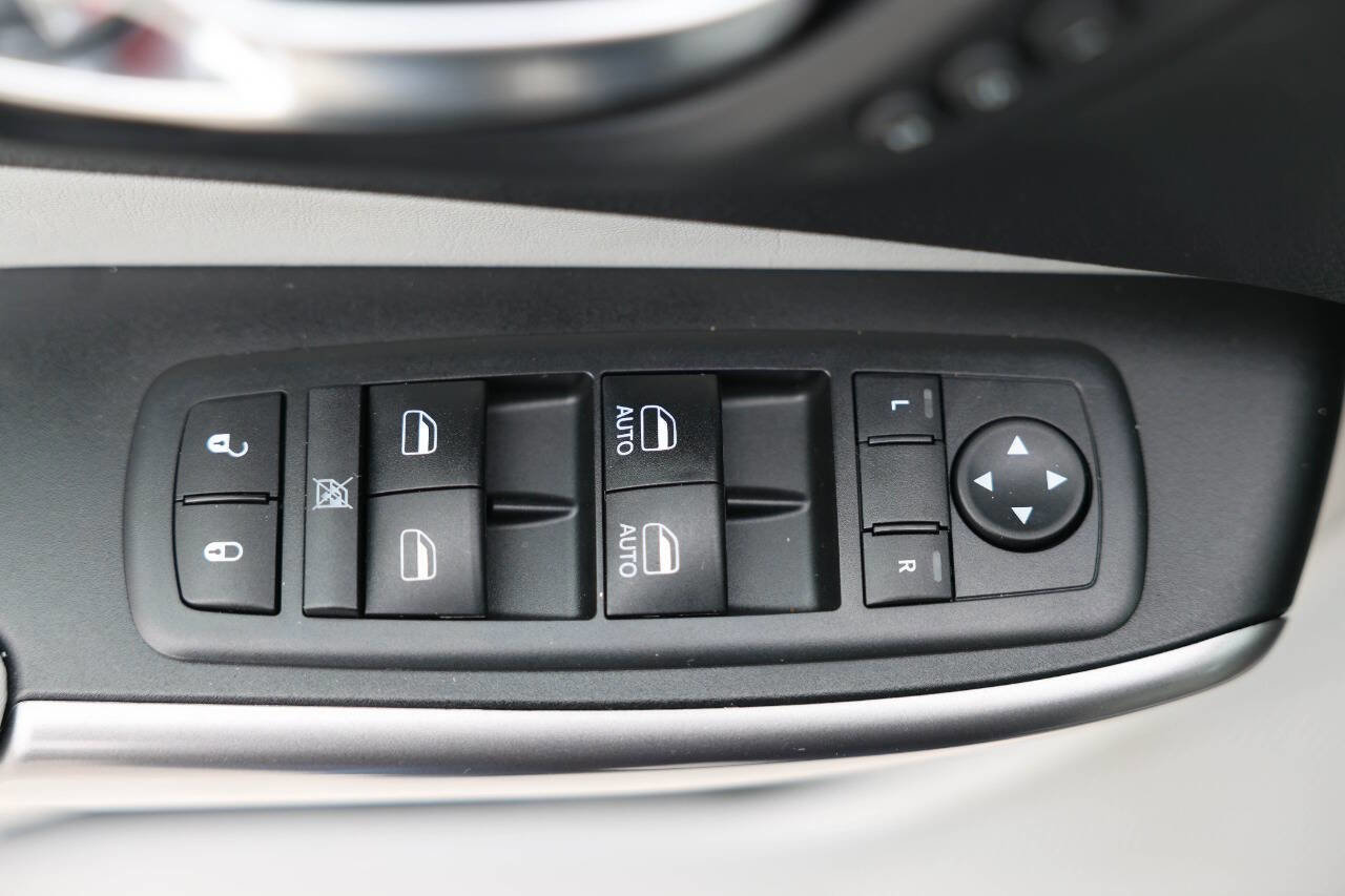 Used 2019 Jeep Cherokee Limited image 21