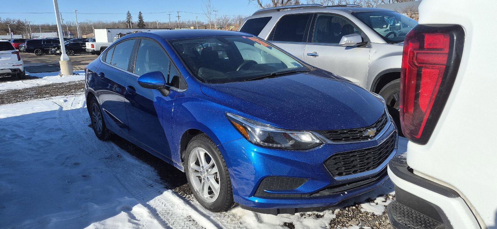 Used 2018 Chevrolet Cruze LT image 2