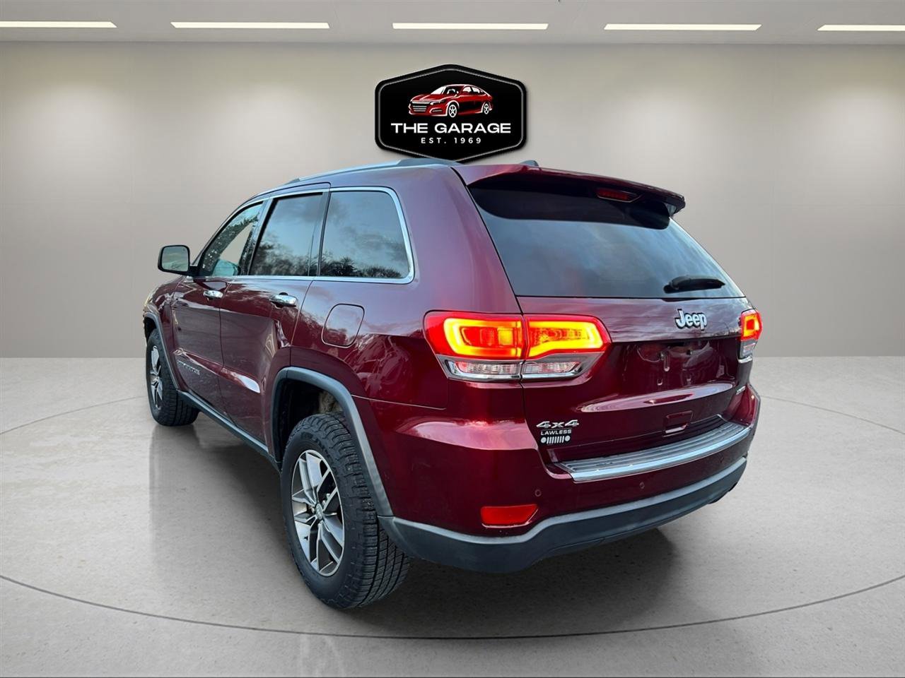 Used 2018 Jeep Grand Cherokee Limited AWD/4WD image 3