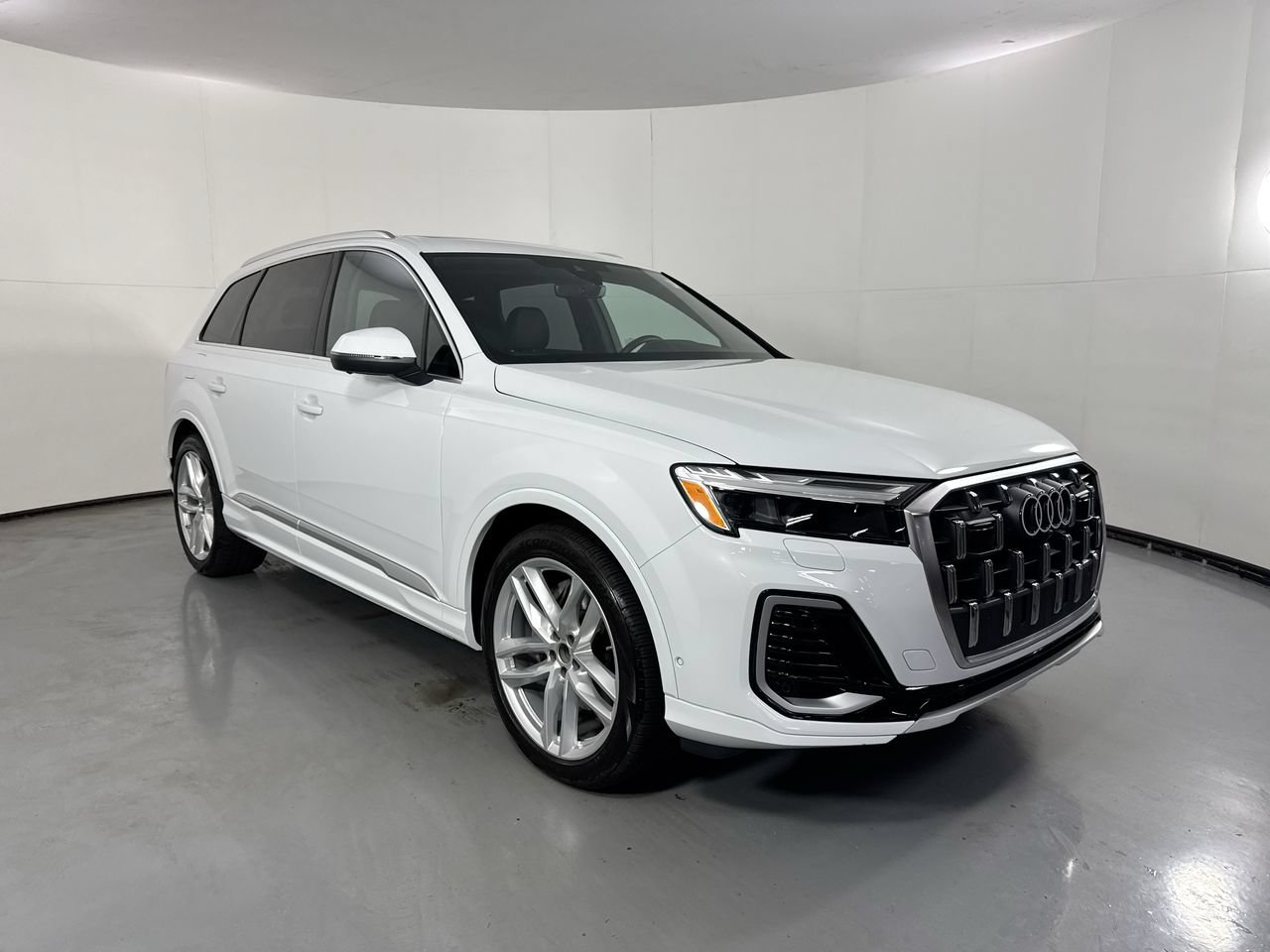 Used 2025 Audi Q7 3.0T Premium Plus w/ Premium Plus Package AWD/4WD image 3