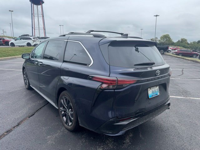 Used 2023 Toyota Sienna XSE w/ XSE Plus Package FWD image 4