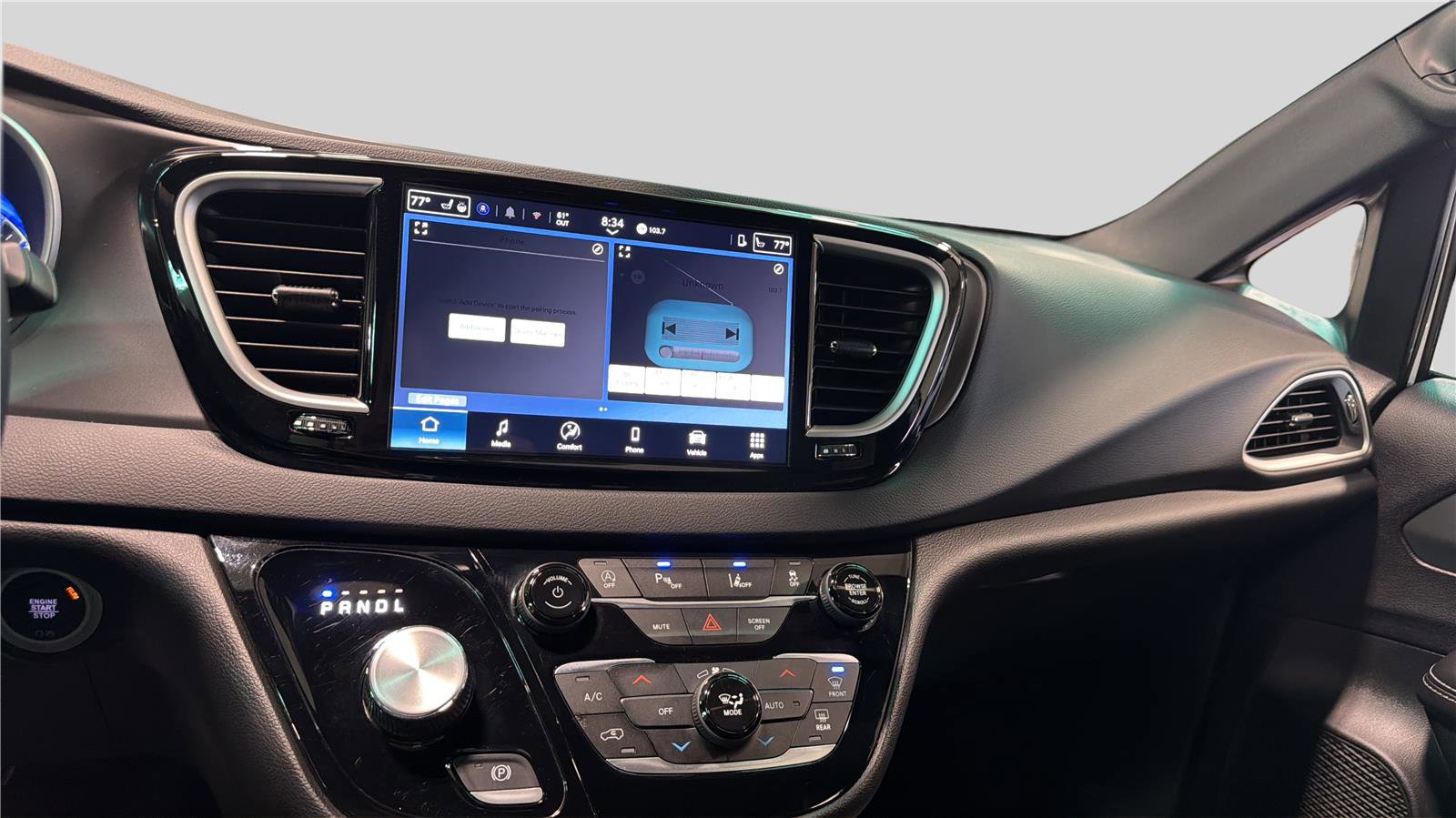 Used 2026 Chrysler Pacifica Select image 11