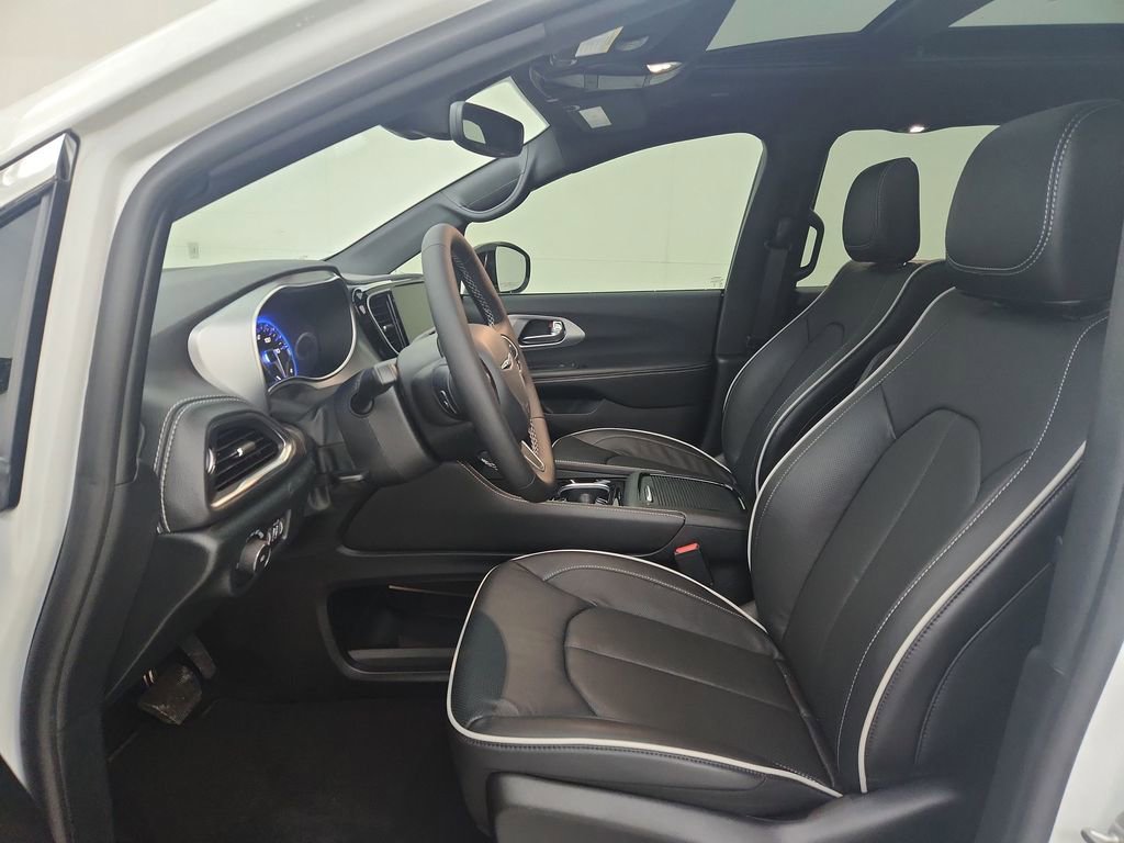 New 2026 Chrysler Pacifica Limited AWD/4WD image 11