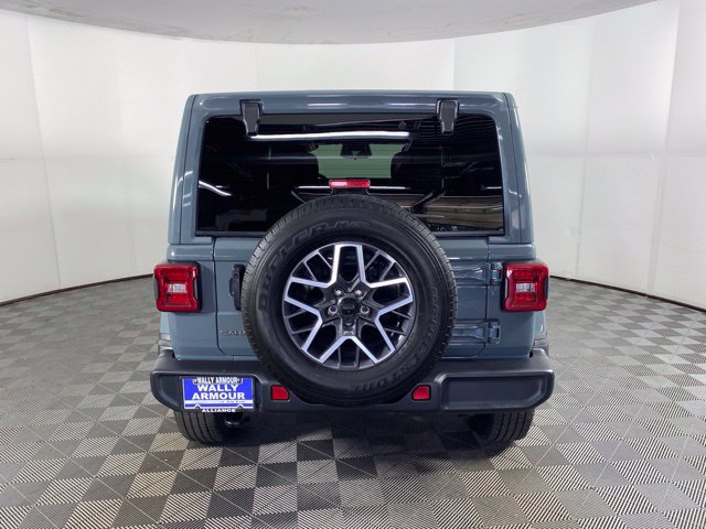 Used 2026 Jeep Wrangler Unlimited Sahara AWD/4WD image 9