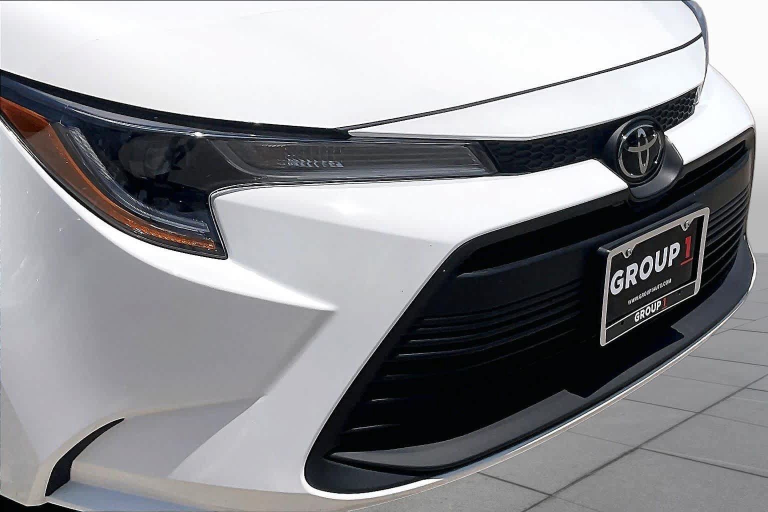 Used 2025 Toyota Corolla LE w/ LE Premium Package FWD image 28