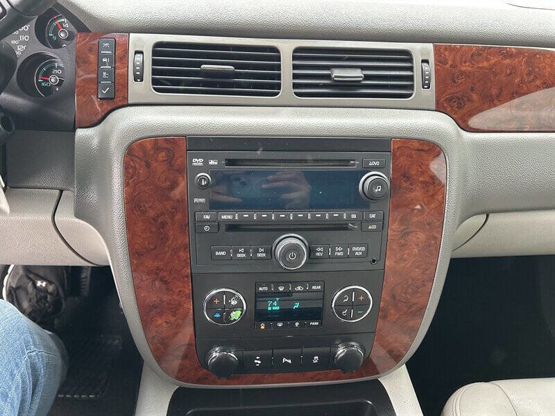 Used 2014 Chevrolet Tahoe LT w/ Luxury Package AWD/4WD image 24