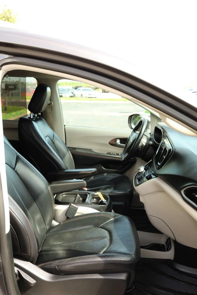 Used 2018 Chrysler Pacifica Touring-L FWD image 62
