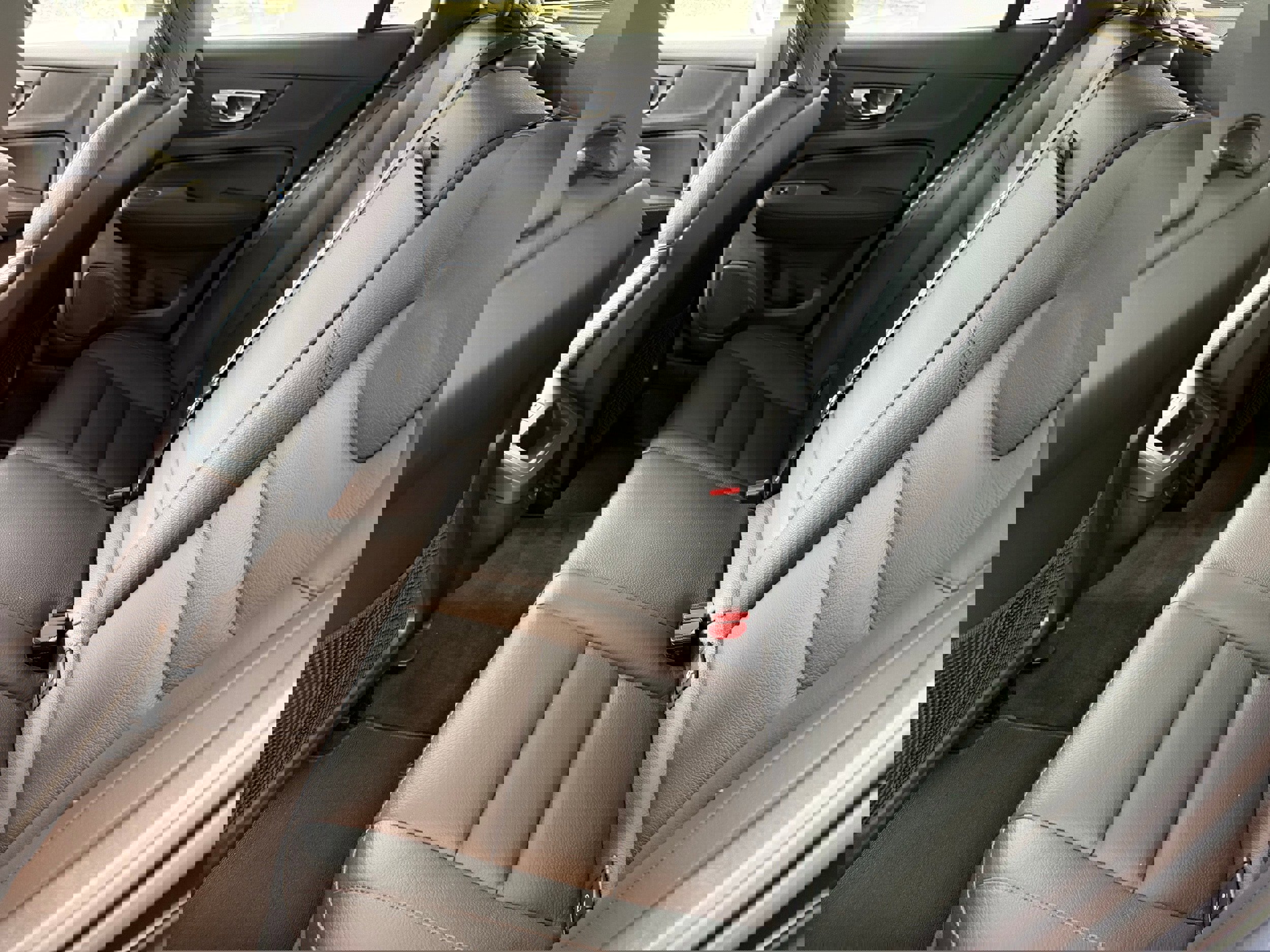 Certified 2024 Volvo V60 B5 Cross Country Plus w/ Protection Package Premier image 25