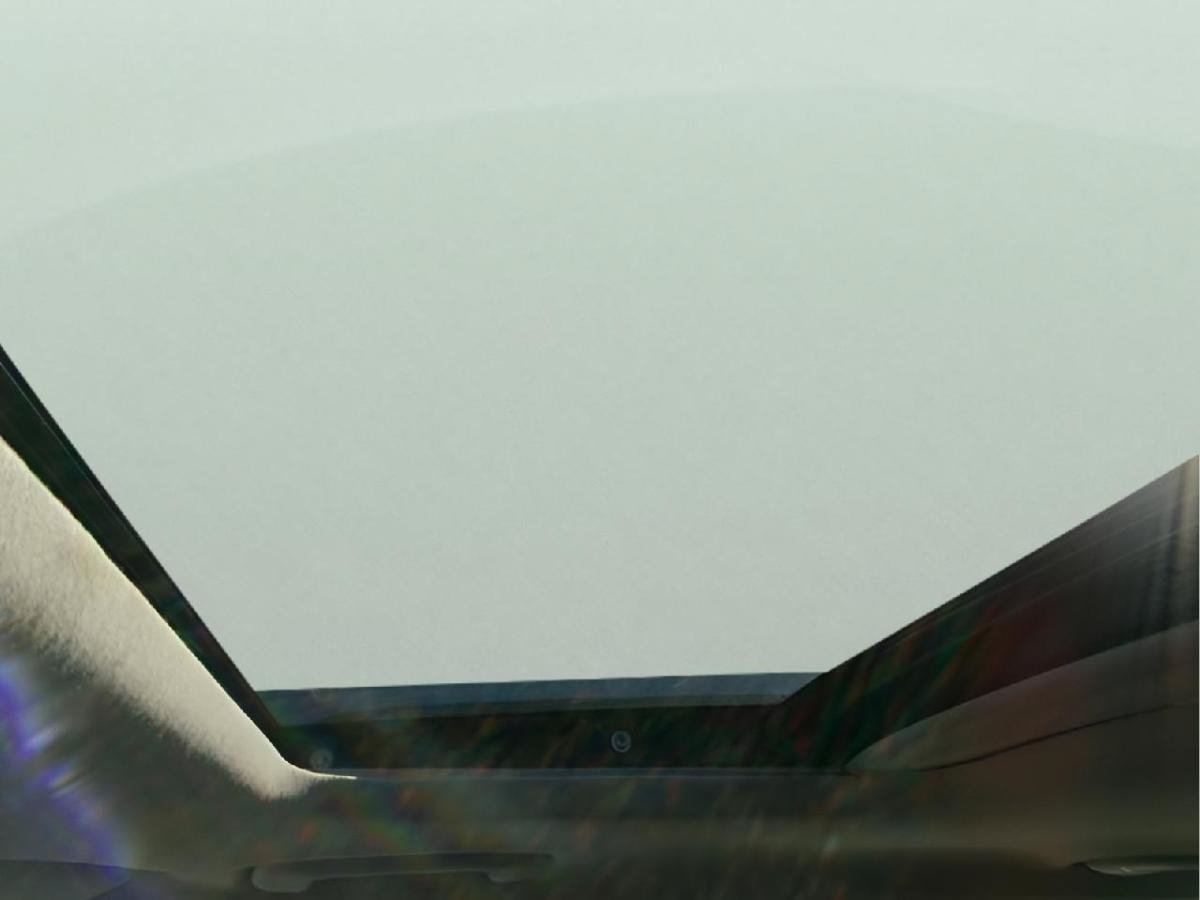 Used 2025 Hyundai Venue SEL FWD image 15