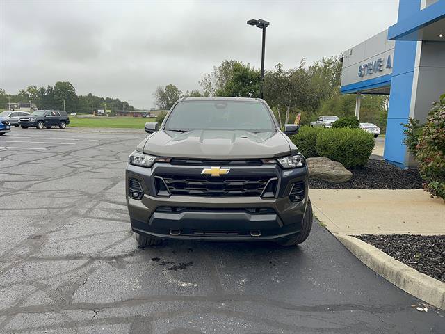 Used 2024 Chevrolet Colorado LT w/ LT Convenience Package II AWD/4WD image 2