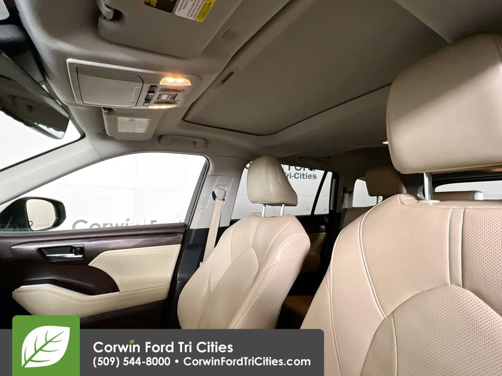 Used 2021 Toyota Highlander Limited image 25