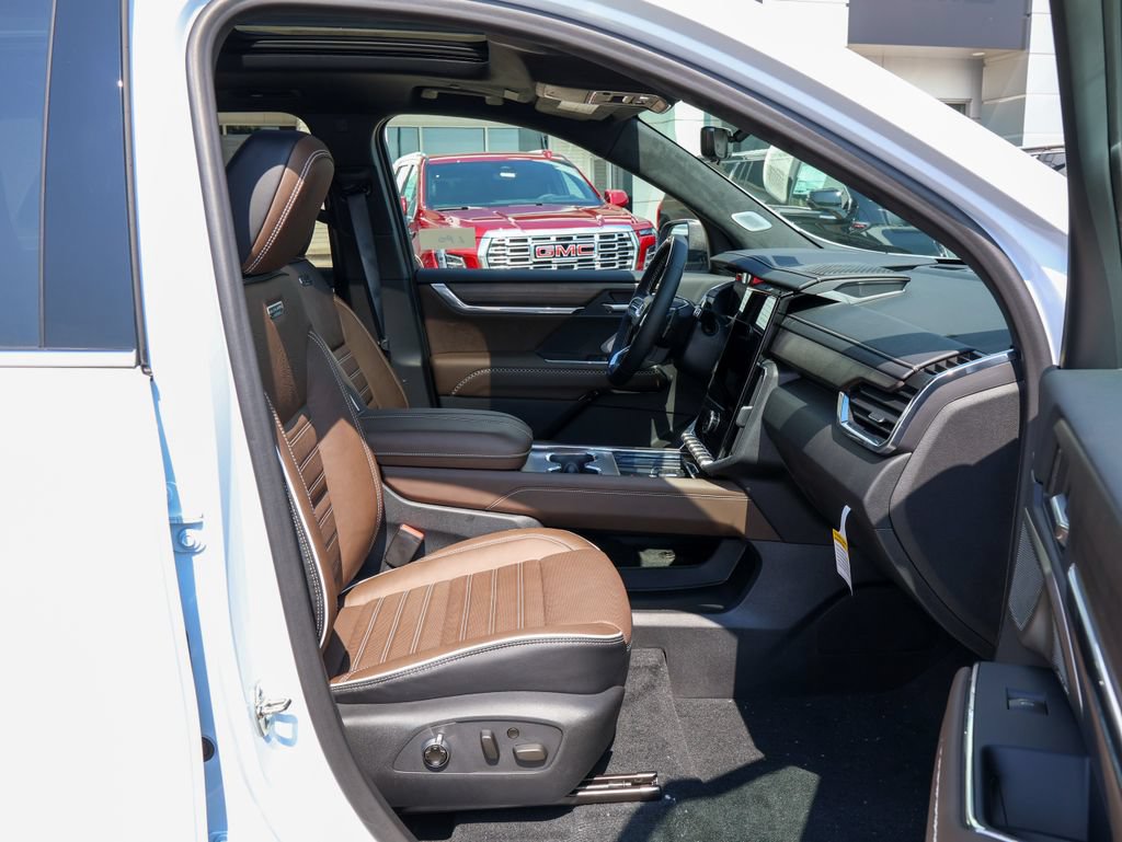 New 2027 GMC Acadia Denali Ultimate w/ LPO, Floor Liner Package AWD/4WD image 37